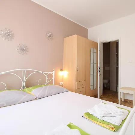 Miro 2185 Apartment