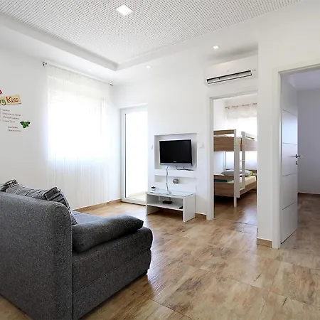 아파트 Miro 2185 풀라